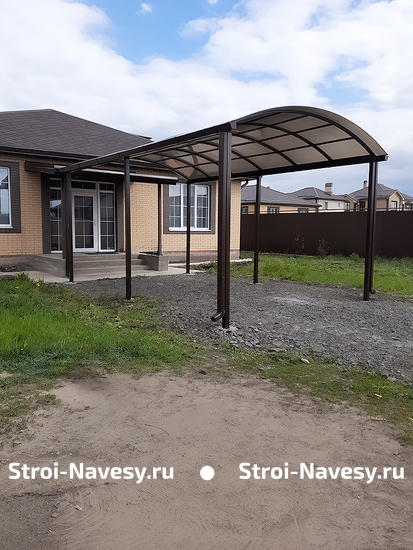 Навес из поликарбоната арочный для крыльца частного дома