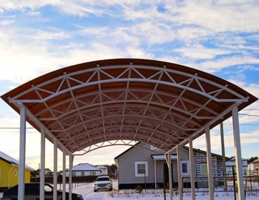Двускатный навес с поликарбонатом для автомобиля